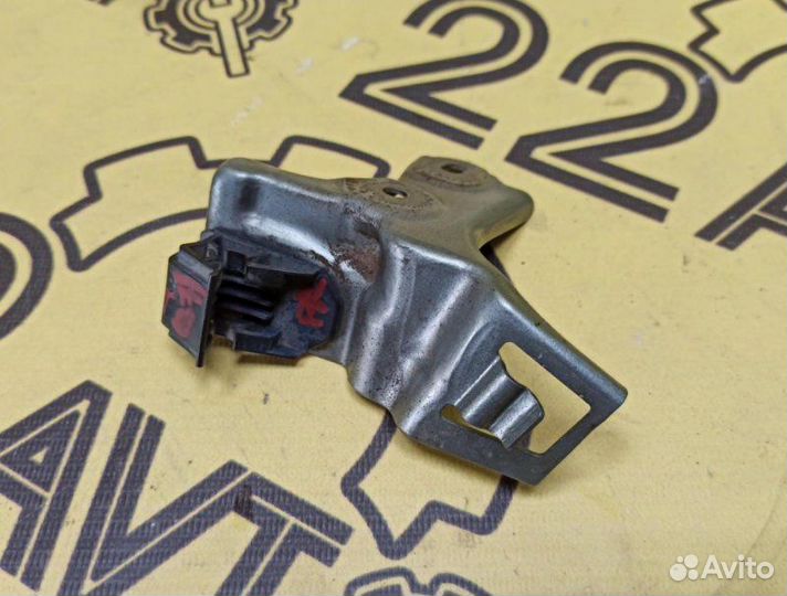 Крепление бампера переднее правое Toyota Rav4