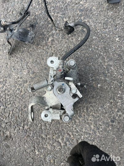 Суппорт задний правый Mitsubishi Outlander III GF