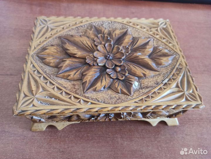 Деревянная шкатулка большая