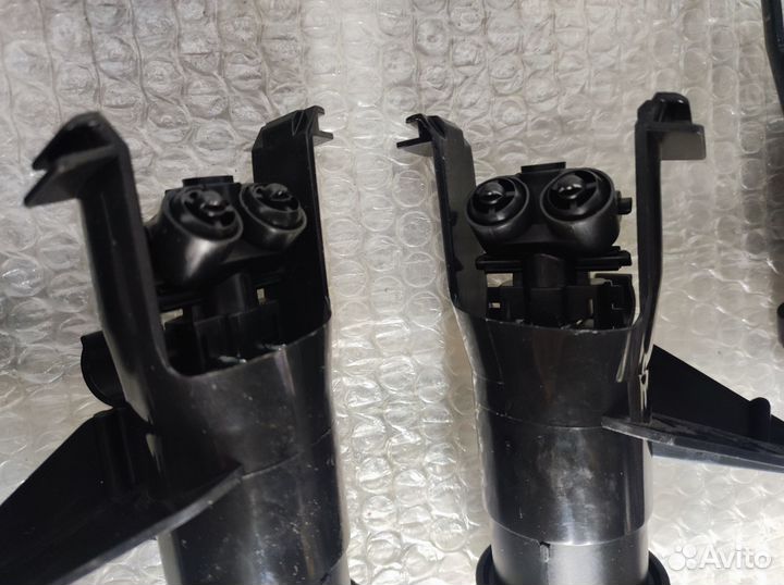 Форсунка омывателя фары Nissan Tiida C11 2007-2013