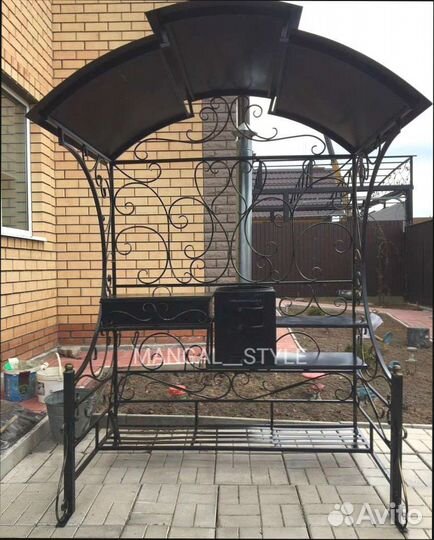 Мангал с крышей