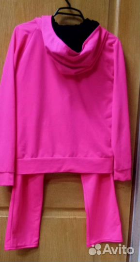 Два спортивных костюма