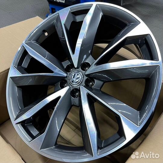 Диски на Audi Ауди Q7 4M R21