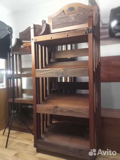 Витрина деревянная