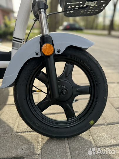 Электроскутер Green белый