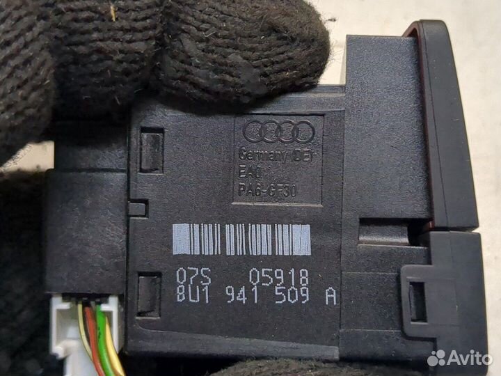 Кнопка аварийки Audi Q3, 2018