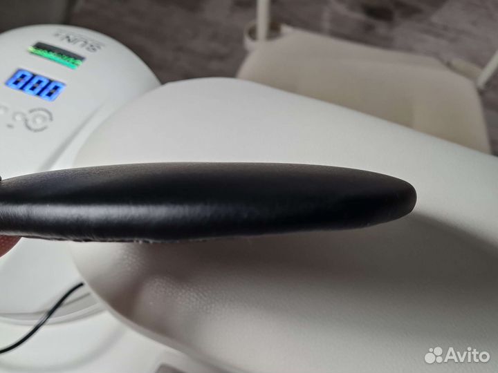 Подлокотник для мастера маникюра