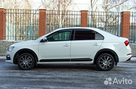 Молдинги на двери, шагрень Skoda Rapid (лифтбек) 2