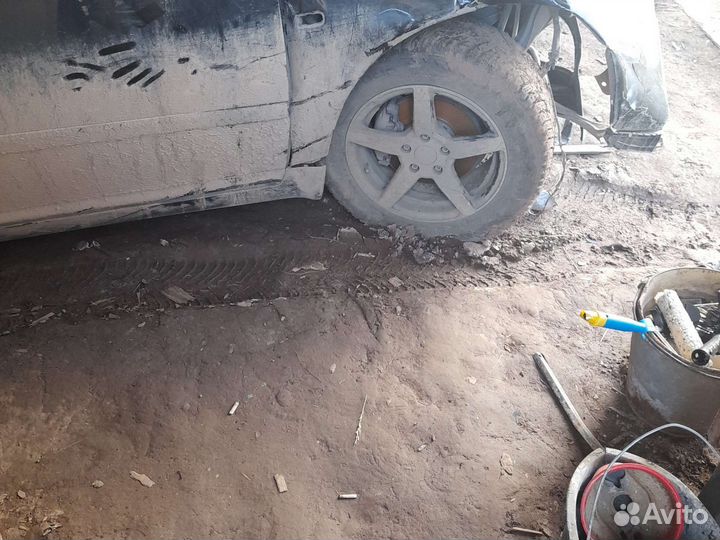 Audi A6 2.0 МТ, 2002, битый, 120 000 км