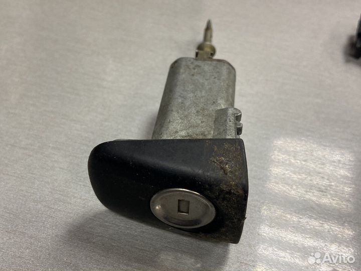 Замок багажника vw audi гольф 3 венто а80