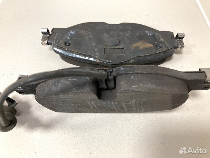 Колодки тормозные передние на 1 суппорт VAG