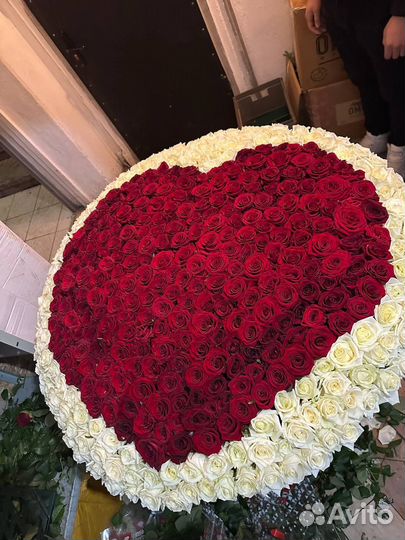 501 роза в корзине