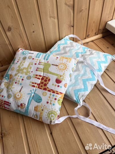 Продам бортики-подушечки в кроватку