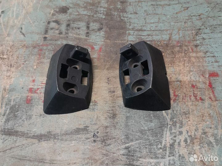 Кронштейны зеркал на двери волга