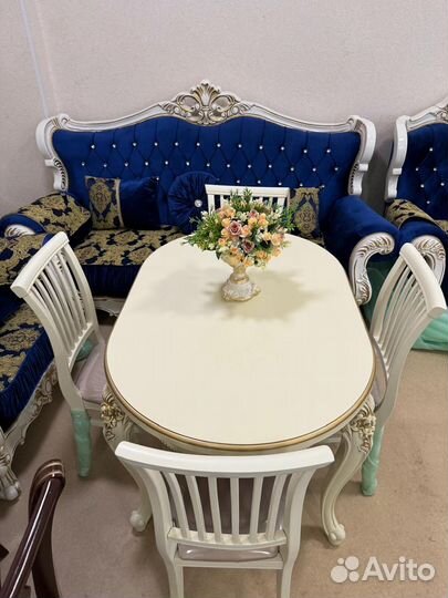 Стол и стулья новые