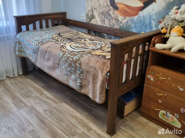 Детская двухъярусная кровать