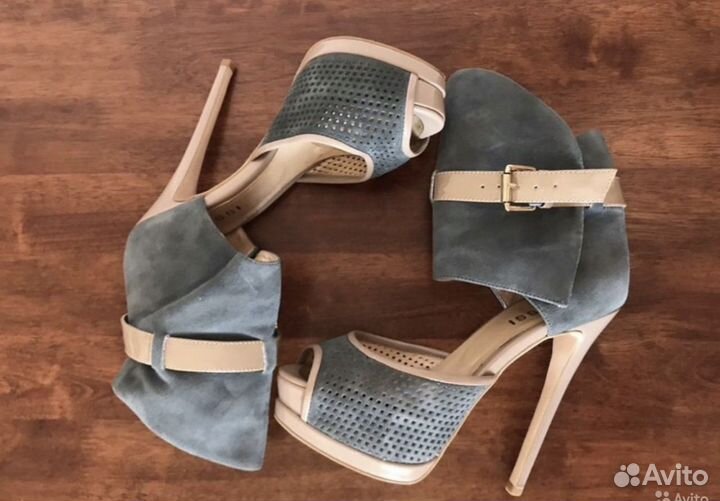 Босоножки женские