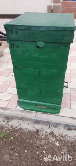 Пчелиные ульи и рамки