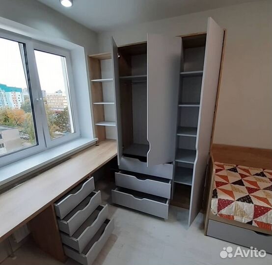 Рабочая зона у окна