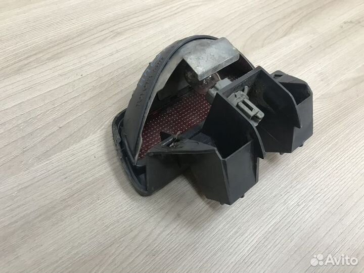 Фонарь задний (стоп сигнал) Toyota Ipsum M10 (1995