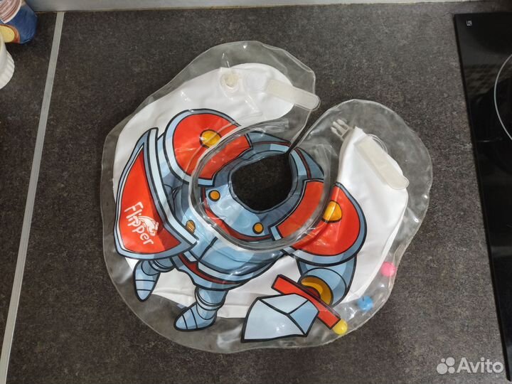 Круг для плавания с погремушкой