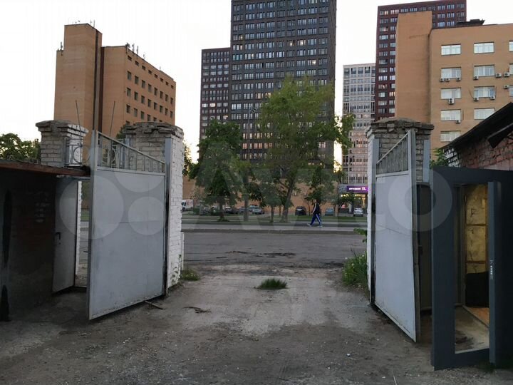 Гараж, > 30 м²