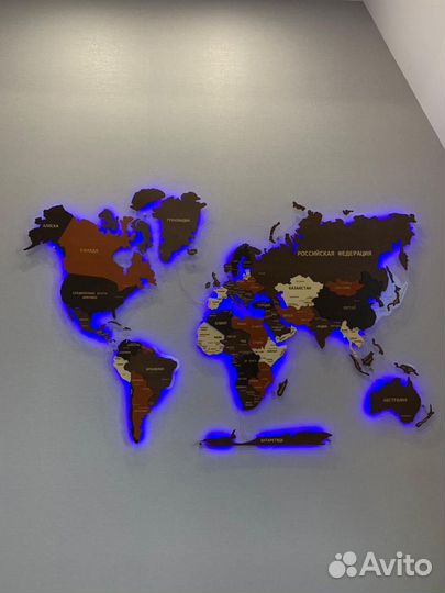 Деревянная карта мира с подсветкой на оргстекле