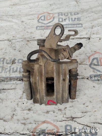 Суппорт тормозной задний левый Volkswagen Golf