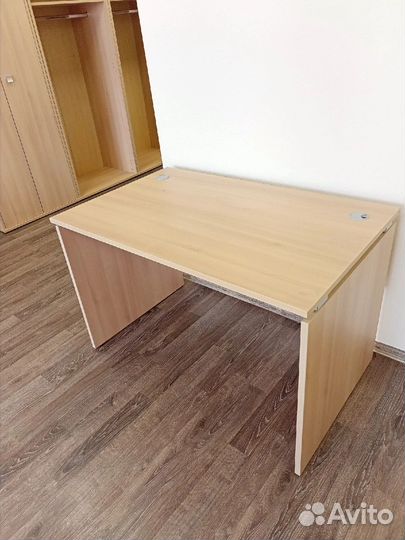 Продаётся офисный стол.Состояние нового. Доставка