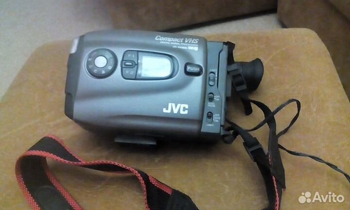 Продам видеокамеру Compact VHS видеокамеру JVC GR