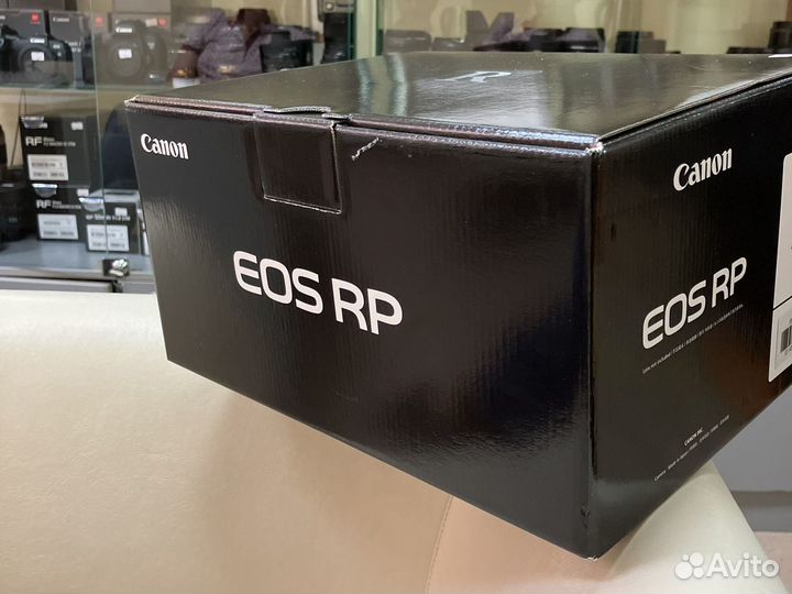 Беззеркальный фотоаппарат Canon EOS Rp