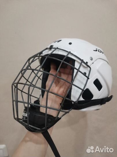 Хоккейный шлем