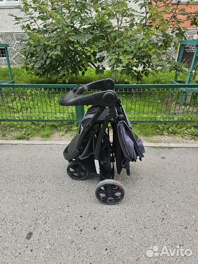 Прогулочная коляска с перекидной ручкой бу