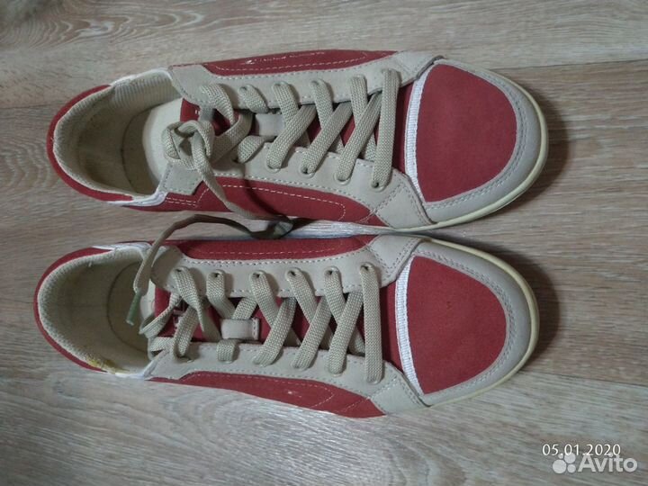 Продам кроссовки