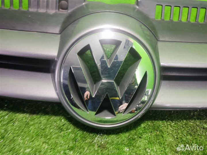 Решетка радиатора volkswagen Golf Plus 2008