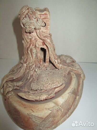 Декоративная статуэтка