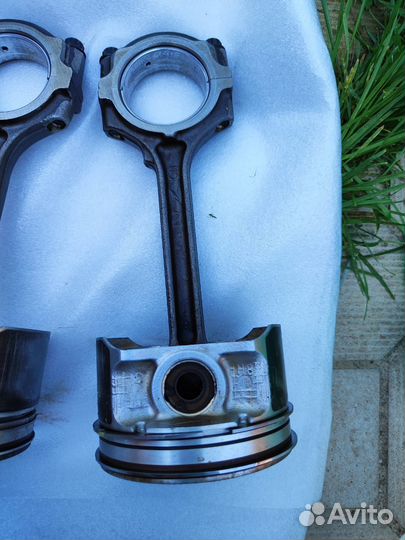 Поршень с шатуном Nissan x - trail T30