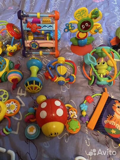 Развивающие игрушки для малышей пакетом