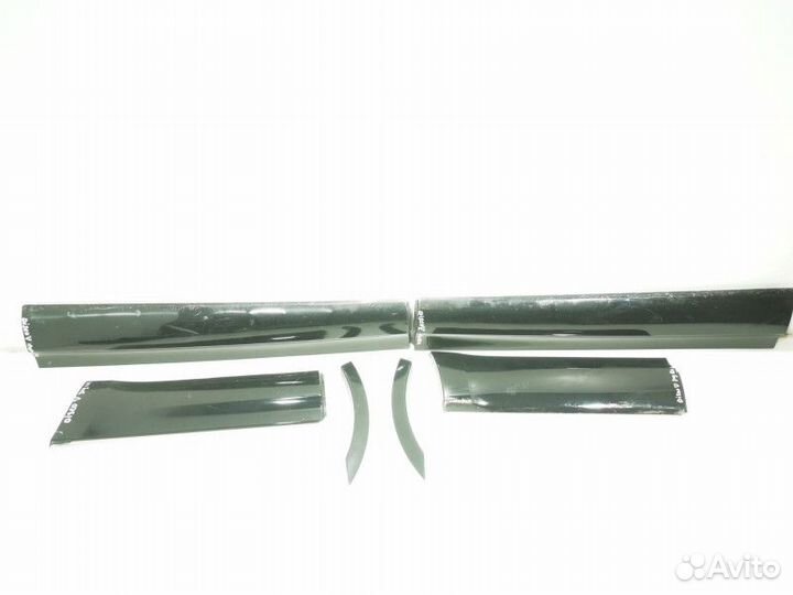 Молдинг двери передней левой Land Rover Discovery