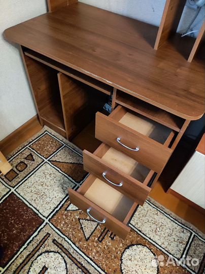 Компьютерный стол