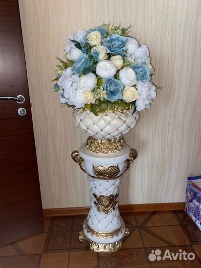 Большая напольная ваза с цветами