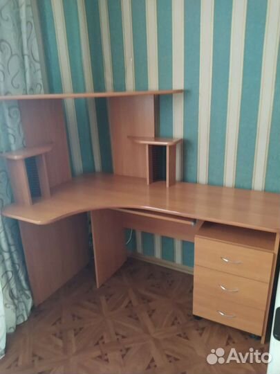 Компьютерный стол