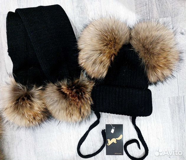 Шапка шарф с 2-мя помпонами