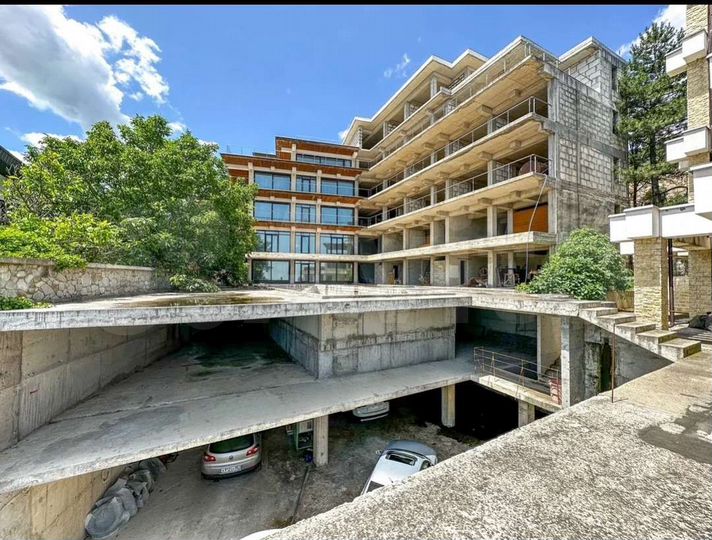 Здание, 3700 м²