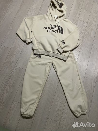 Костюм спортивный