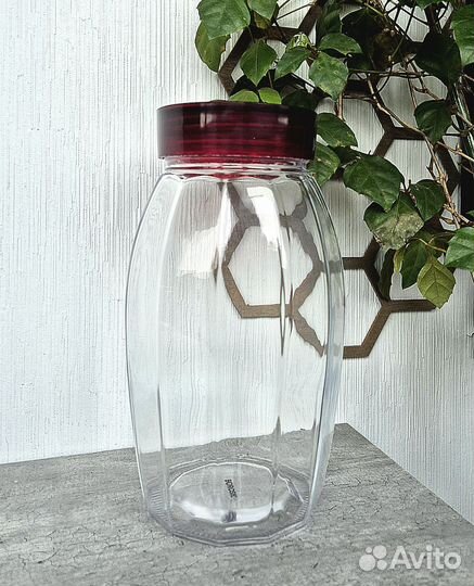 Стеклянная большая банка 
