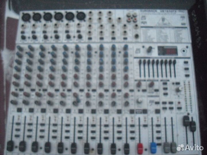 Behringer UB1832FX-PRO Eurorack микшерный пульт