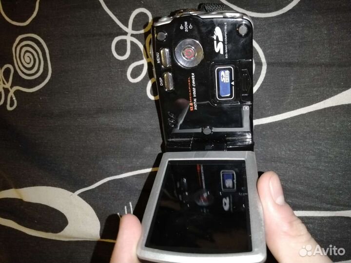 Sony V8 digital video camera 12.0 megapixel