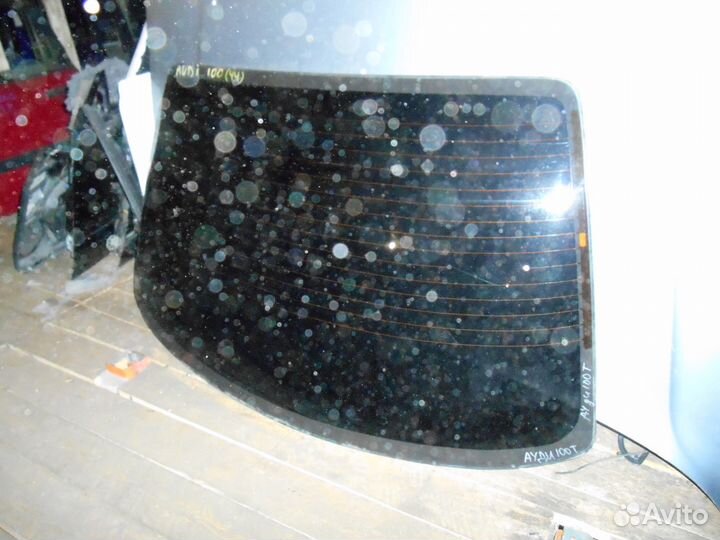 Заднее стекло Audi 100 C3 44 Ауди 100 С3 сигара