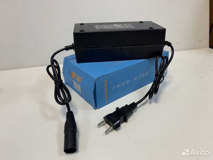 Зарядное устройство 60v-5A разъем XLR 18мм